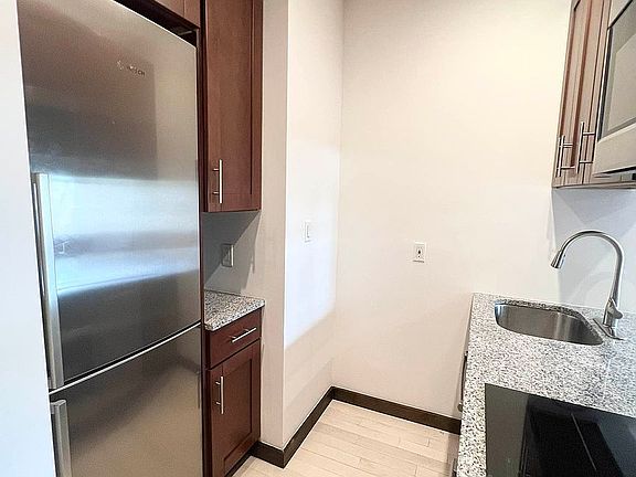 4th image of 322 E 59th St APT 2A