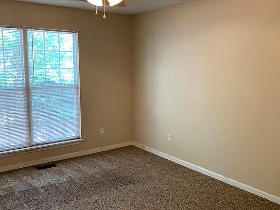 4th image of 329 Oak Creek Cir