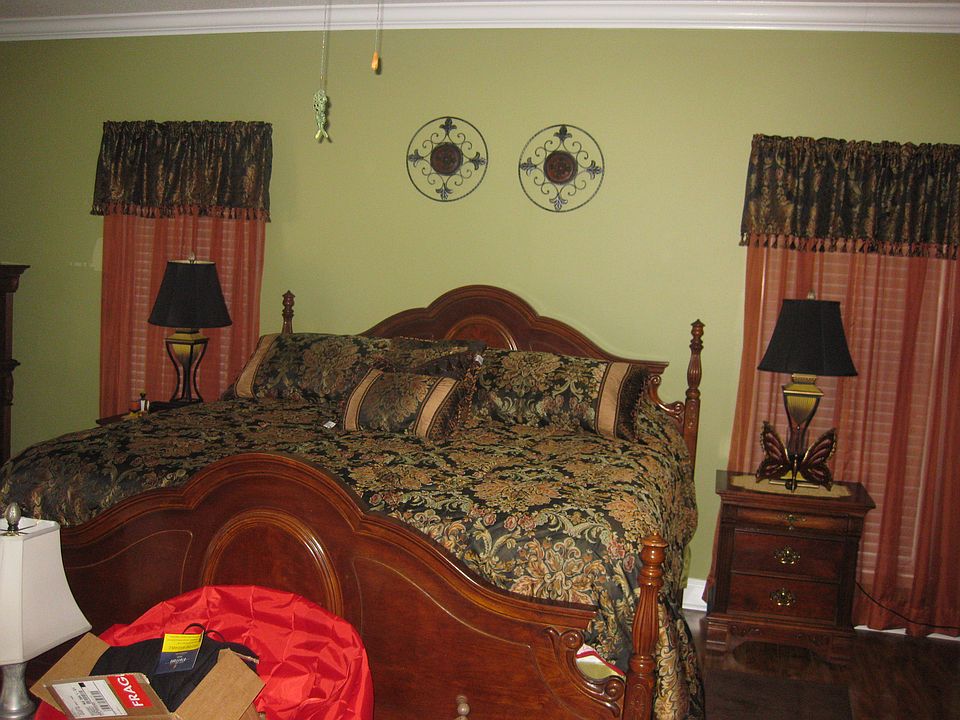 downstairs bedroom/2 closets