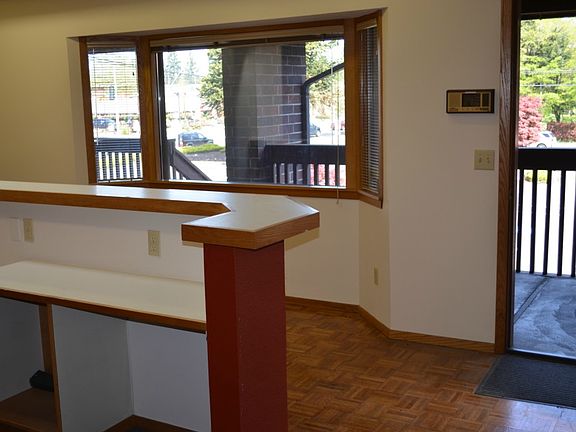 5th image of 7403 Lakewood Dr W Ste 10