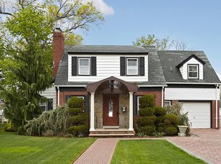 15 Linden Rd, Valley Stream, NY 11580