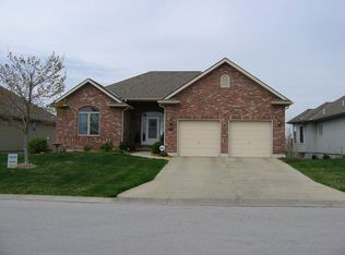 3224 S Victoria Dr, Blue Springs, MO 64015