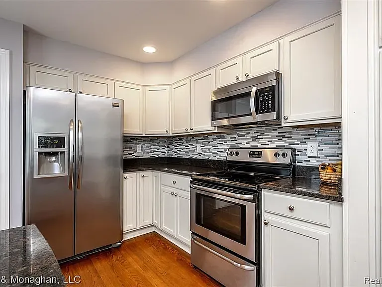 1308 Hampton Rd — Photo 8