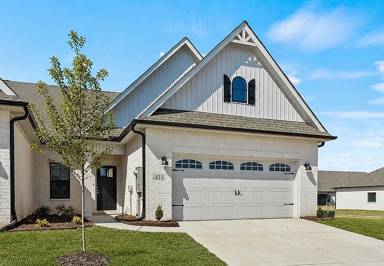 411 Raleigh Elm Dr SW — Photo 1