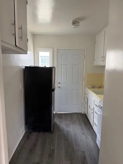 Studio, 300 sqft, $1,400 — Photo 4
