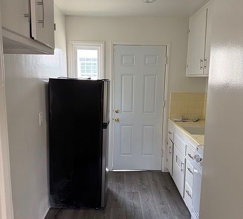 4th image of 4443 E 55th St #B