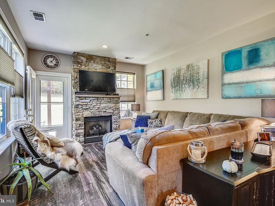 1st image of 8655 Willow Leaf Ln #8655