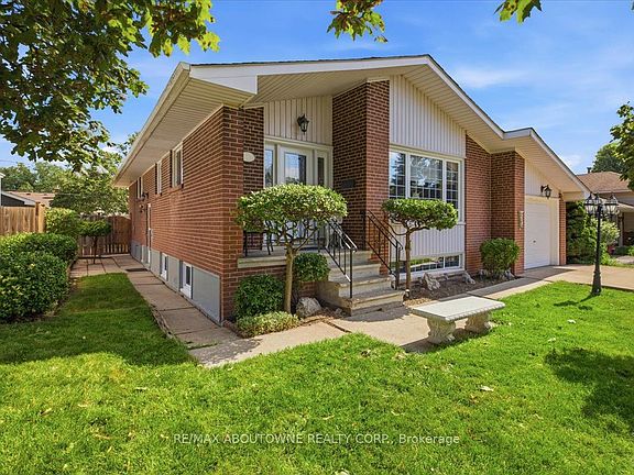 3rd image of 343 Duncombe Dr