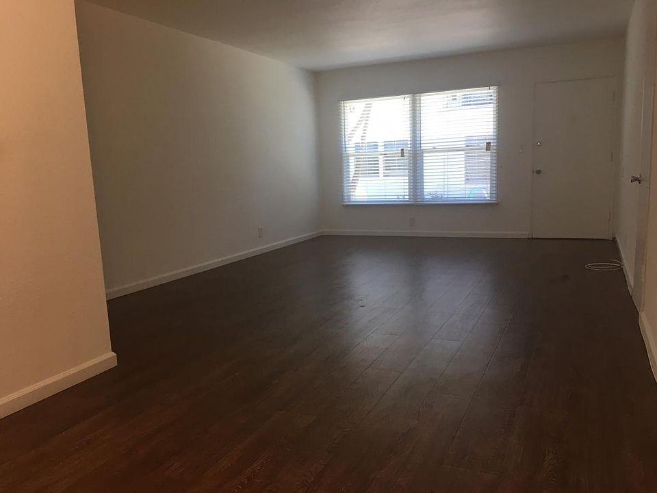 Open Livingroom and Diningroom