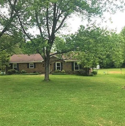 3 bed, 1475 sqft, $1,950 — Photo 1