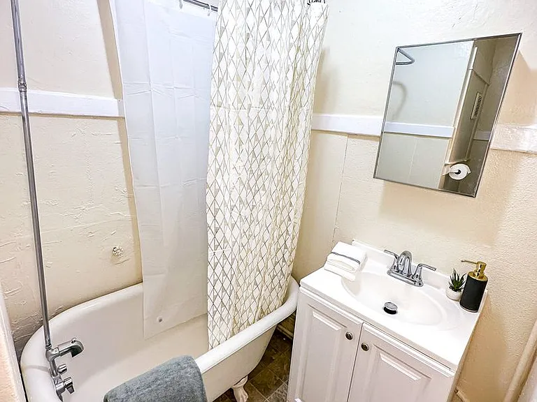 Casa Del Rey Apartments — Photo 17