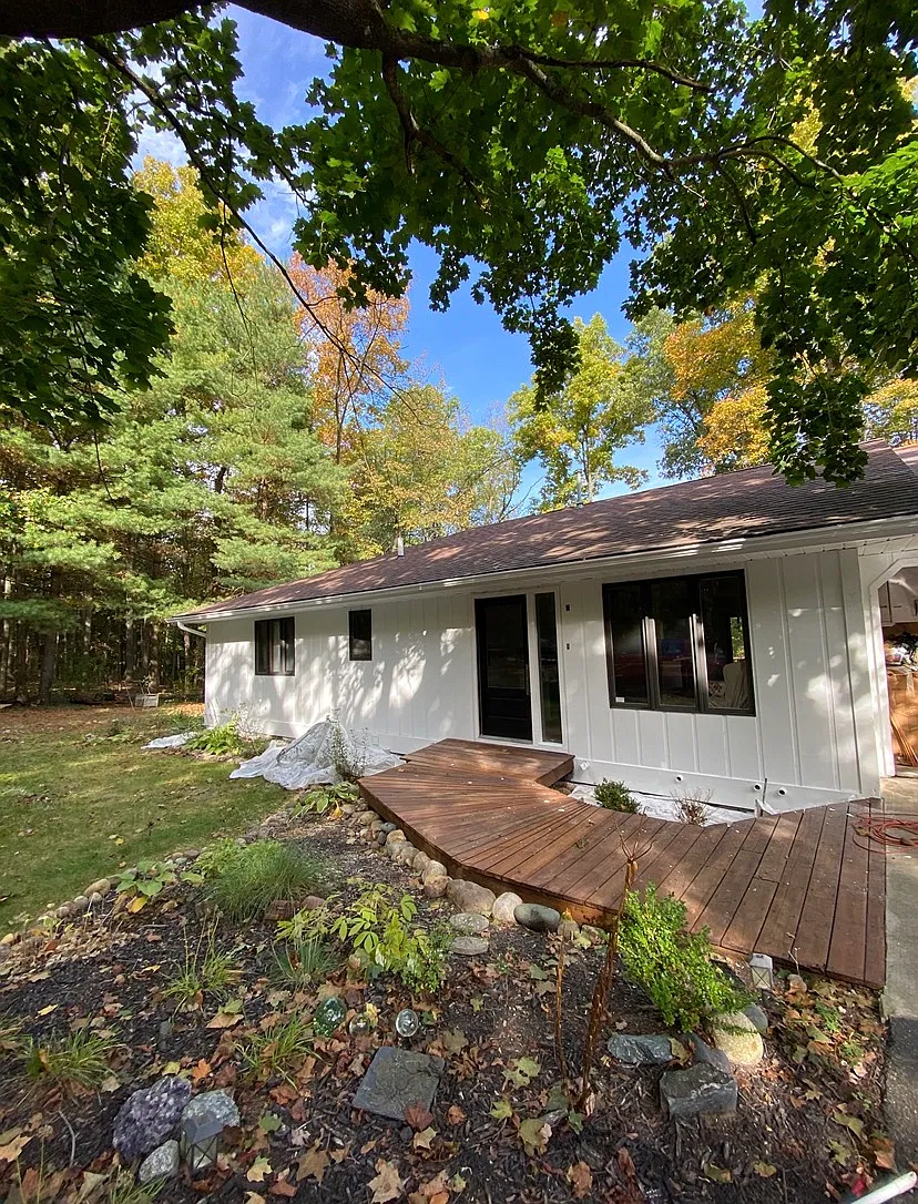 4 bed, $2,500 — Photo 1
