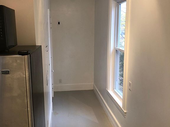 21 x 4 bonus pantry/storage off kitchen