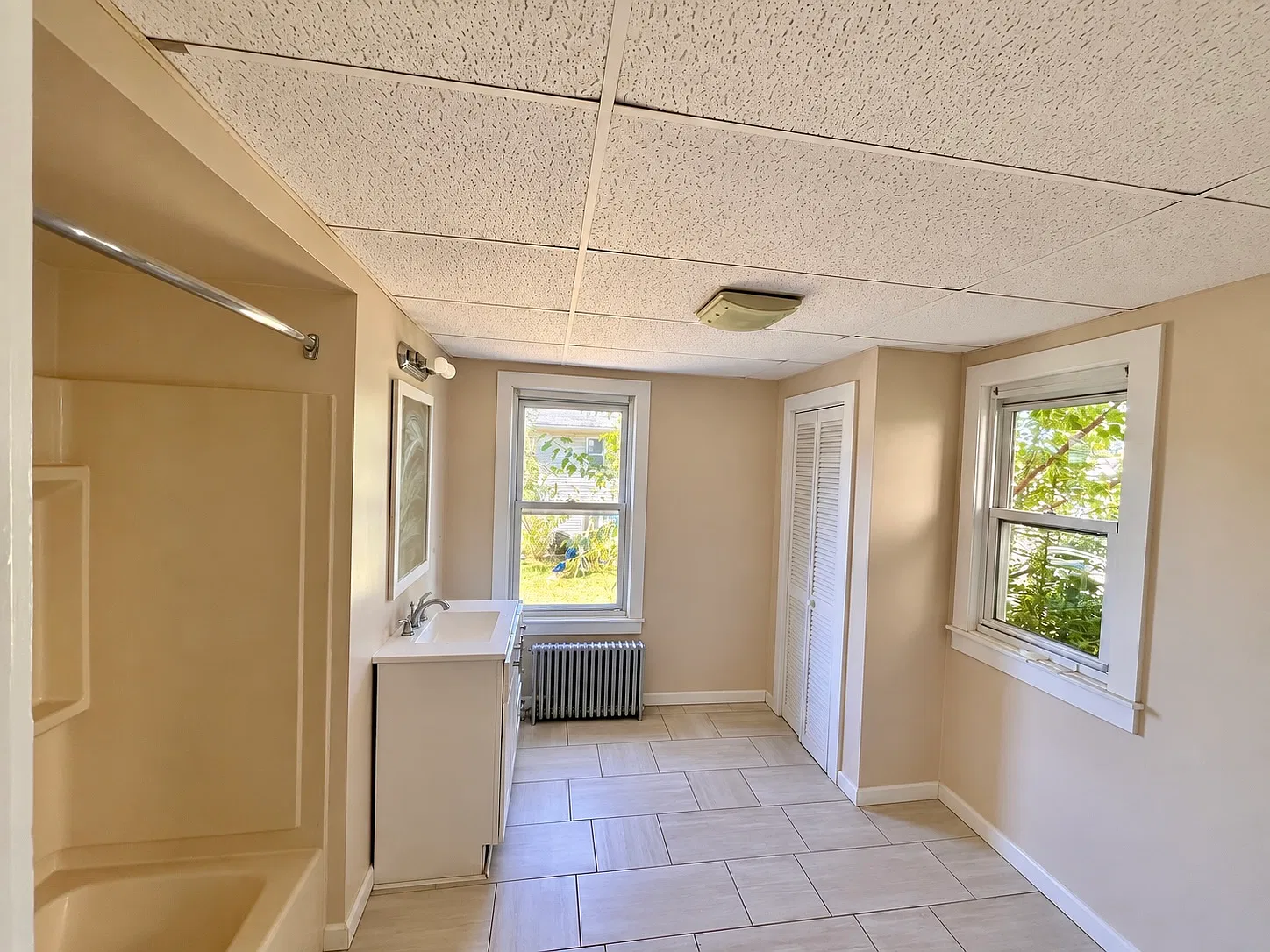 3 bed, $2,000 — Photo 2