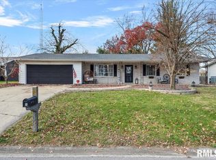 23 Birch Lake Dr, Sherman, IL 62684