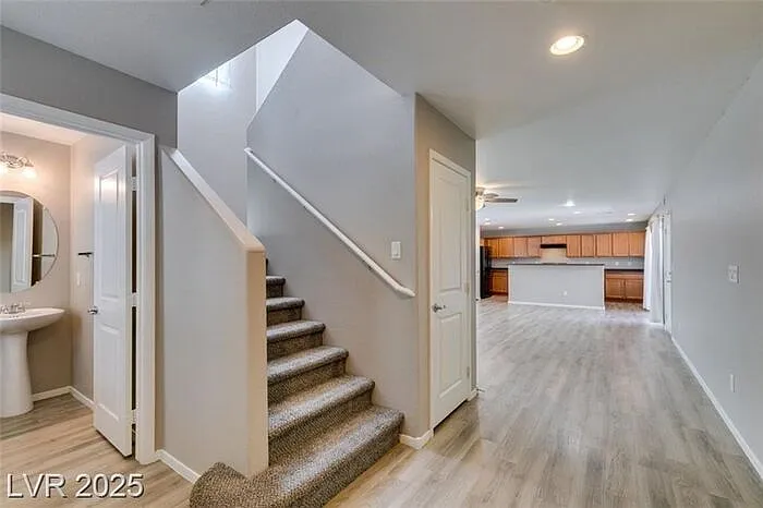 3 bed, 2.5 bath, 1843 sqft, $1,887 — Photo 3