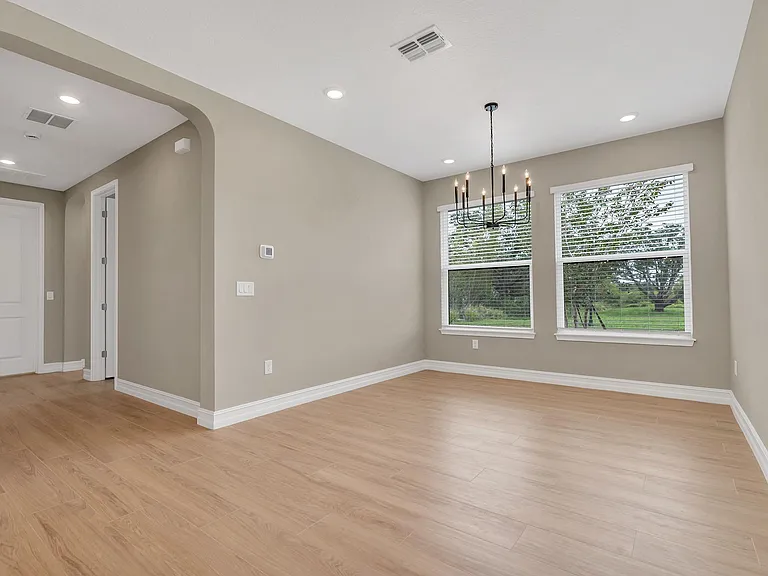 2217 6th St E — Photo 25