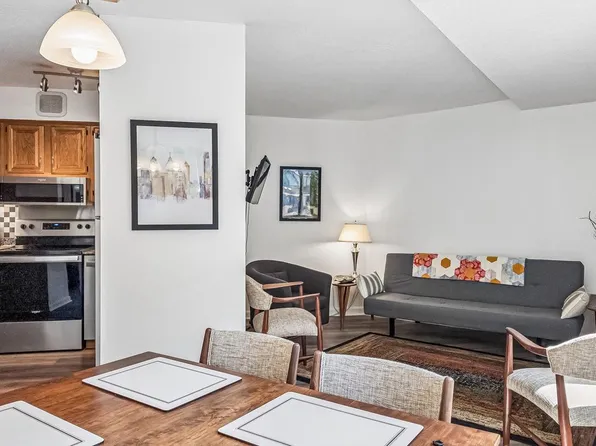 1420 Locust St APT 7B, Philadelphia, PA 19102
