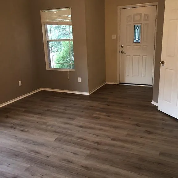 211 Woodley Rd — Photo 4