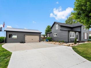 34 E Eagle Rd, Waterloo, IA 50701