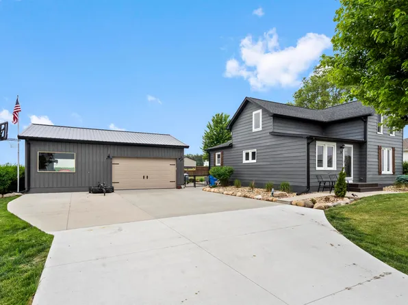 34 E Eagle Rd, Waterloo, IA 50701