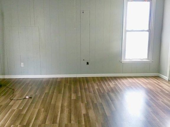 3rd image of 37 Benson St