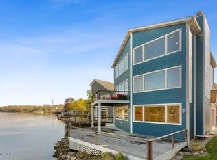 2287 Riverside Pointe Dr, Saint Joseph, MI 49085