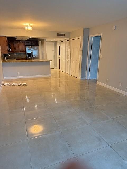 1st image of 100 Lakeview Dr APT 115