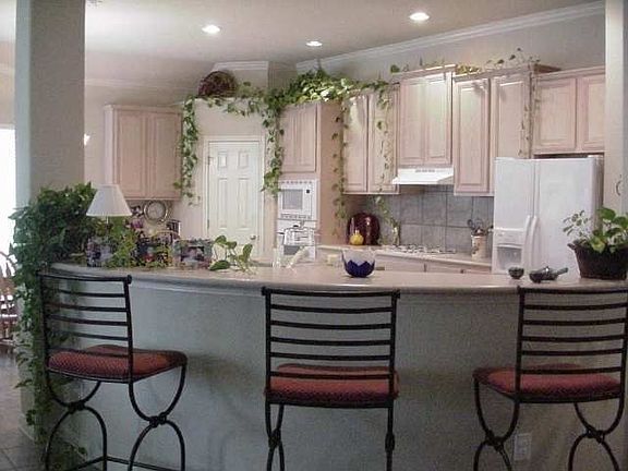 Large eat in kitchen with bar!
