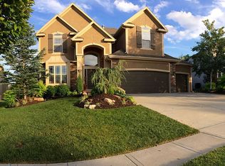 11490 S Lakecrest Dr, Olathe, KS 66061