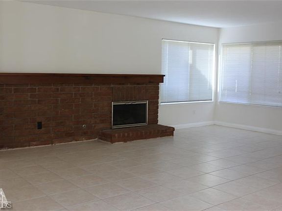 3rd image of 4 W Bonita Dr