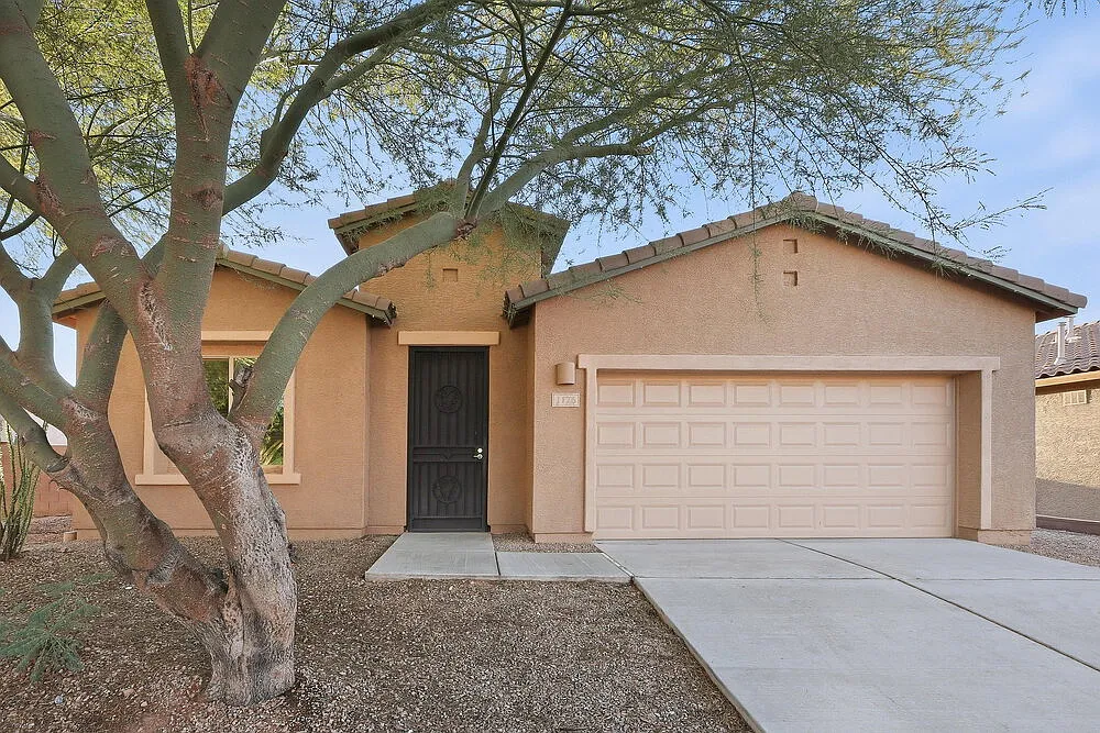 3 bed, 2.0 bath, 1652 sqft, $1,950 — Photo 1
