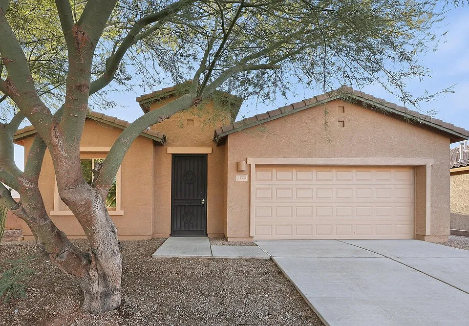 1176 E Madera Grove Ln