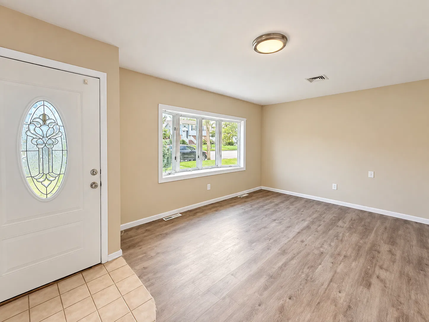 3 bed, 864 sqft, $2,600 — Photo 3