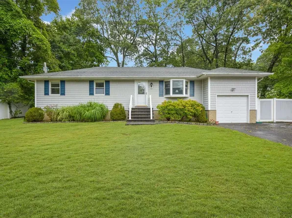 101 New York Avenue, Sound Beach, NY 11789