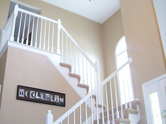 3rd image of 512 NE Garnet Ln