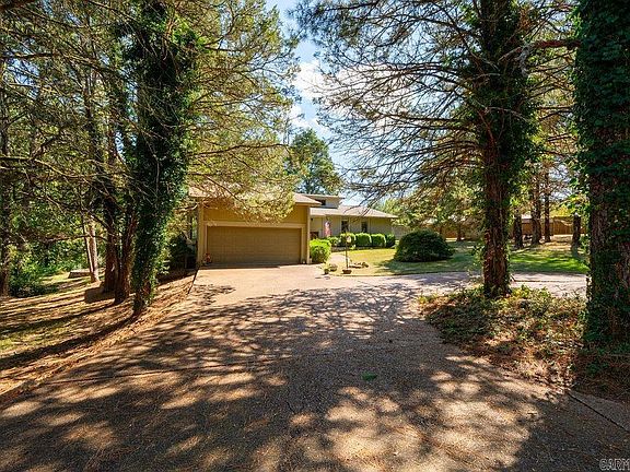 2nd image of 1108 Scenic Pl
