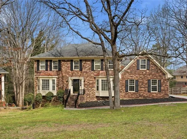 4803 Tomahawk Ct SW, Lilburn, GA 30047