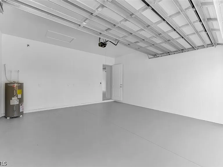 846 Cadis St E — Photo 24