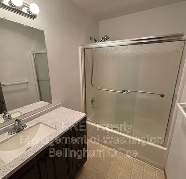 2427 Michigan St — Photo 8