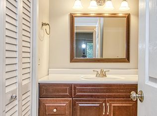 2263 Hunters Run Dr, Reston, VA 20191