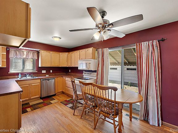 5th image of 9961 Merriman Rd