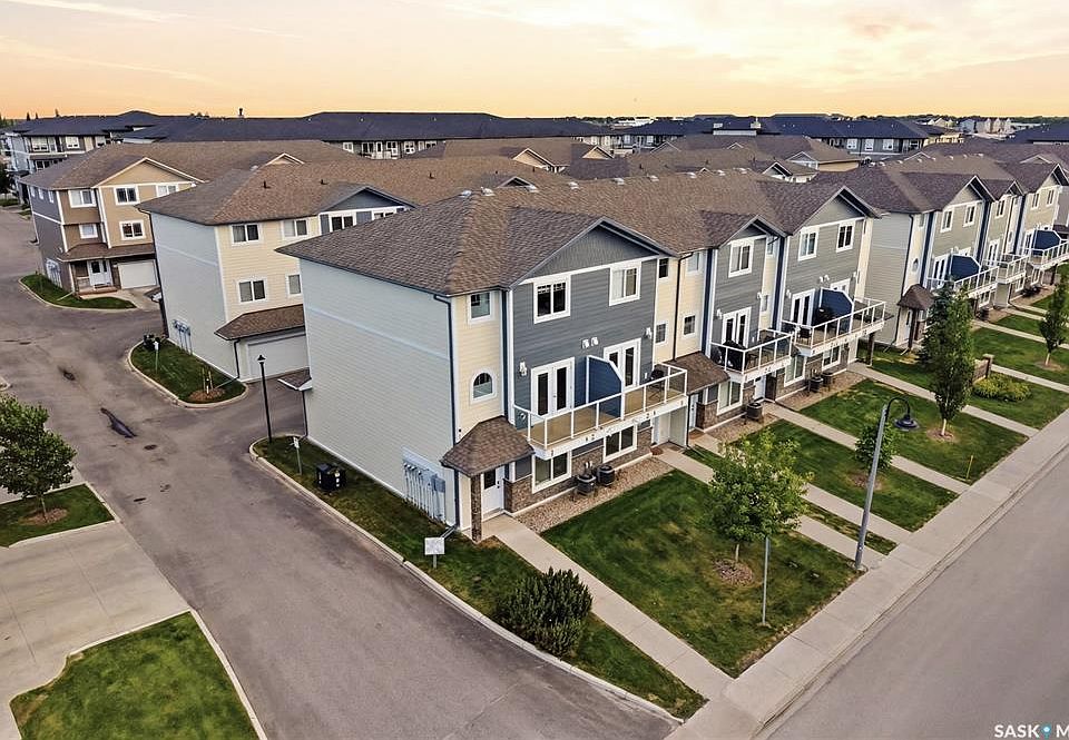 1st image of UNIT 220-212 Willis CRESCENT