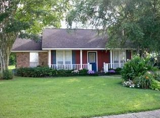 4222 Country Hill Dr, Baton Rouge, LA 70816