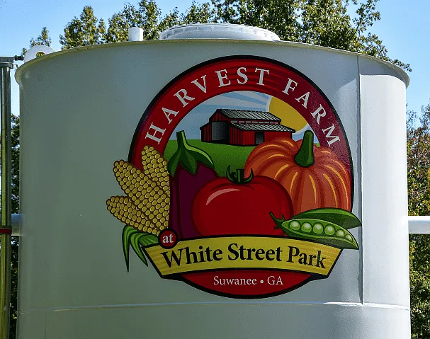 Live just 5 minutes from the farm with orchard and entertainment