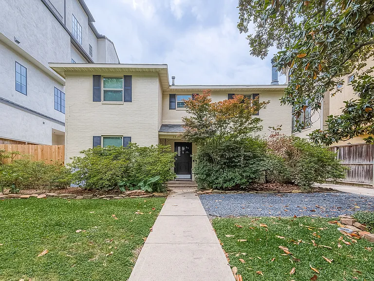 2415 1/2 Rosamond St — Photo 1