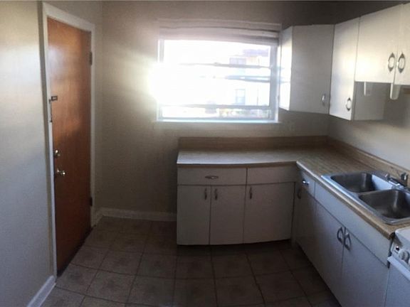 3rd image of 3305 Arctic Ave APT 1B