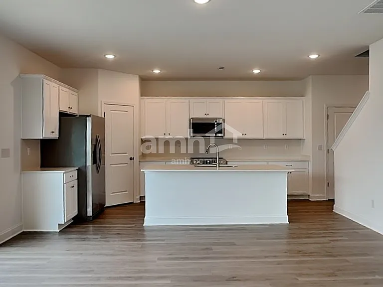 1016 Bevington Dr — Photo 3