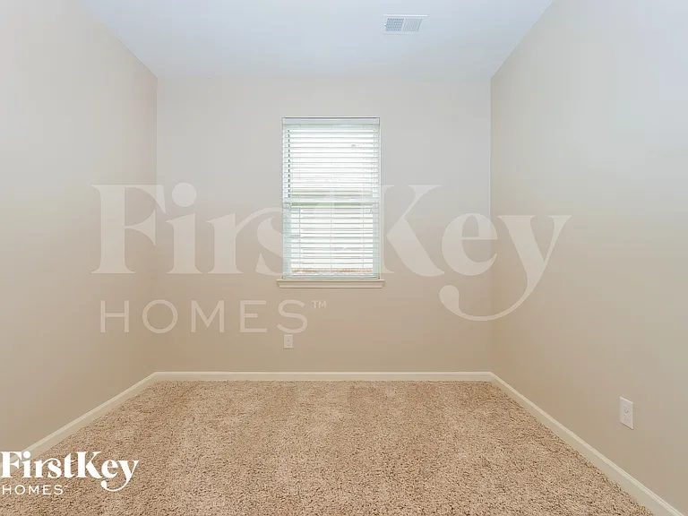 569 Carleton Pl — Photo 12