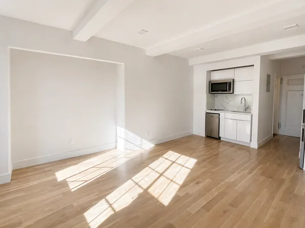320 E 42nd St APT 2005, New York, NY 10017